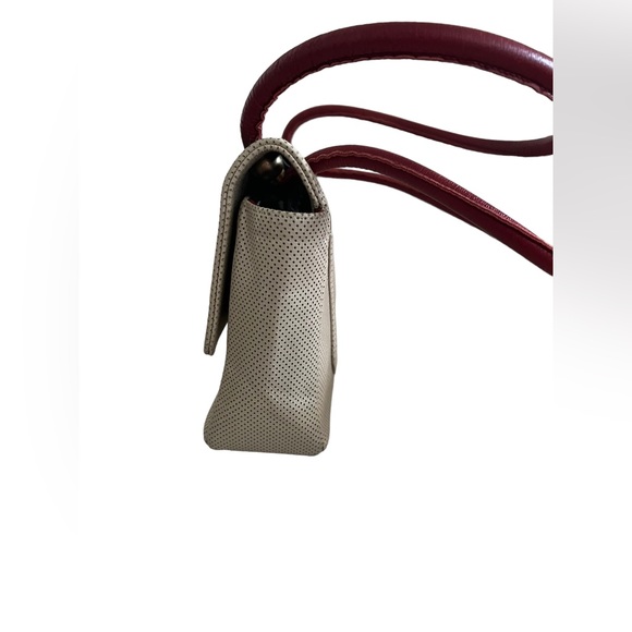 CHANEL Perforated Flap Bag Beige/Red 6 Series - Picture 6 of 17